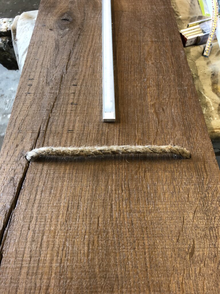 Lampadario in legno artigianale - le corde di sospensione